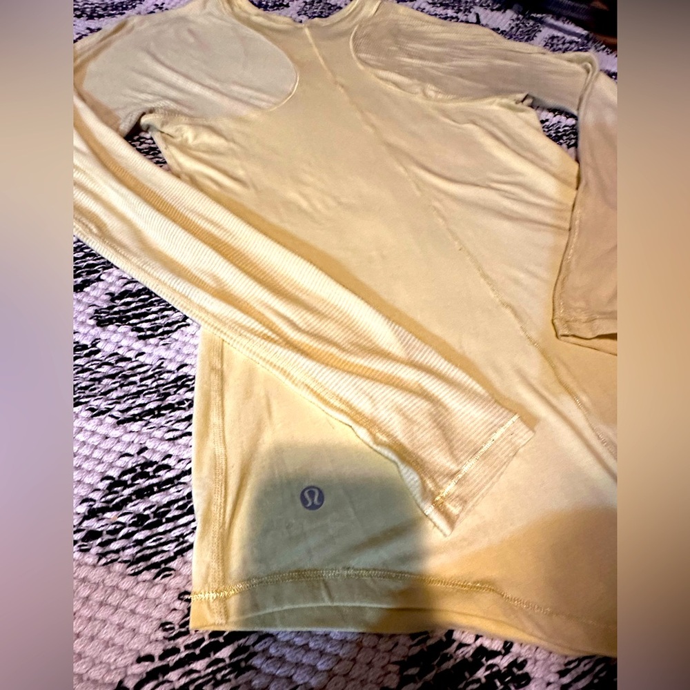 Lululemon size 8 long sleeve
